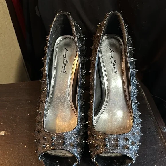 Closet clean out!! - Picture 2 of 8